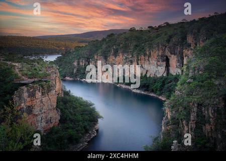 Photo du Mirante dos Canyons, à Captolio, Minas Gerais, Brésil. Banque D'Images