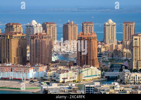 Vue panoramique aérienne de Peral Qatar Porto Arabia Viva Bahriya Qatar Banque D'Images