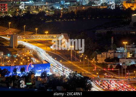 Vue aérienne des routes et de la circulation de Doha. Autoroute Lusail Banque D'Images