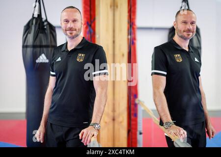 Nuremberg, Allemagne. 11 juin 2024. Balazs Toth, entraîneur national féminin de taekwondo, photographié à la base nationale de taekwondo à Nuremberg. Crédit : Daniel Karmann/dpa/Alamy Live News Banque D'Images