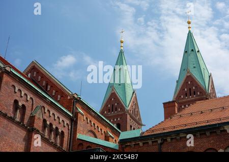 Toit de l'église franciscaine Sainte Marie mère de la Miséricorde à Maribor, Slovénie Banque D'Images