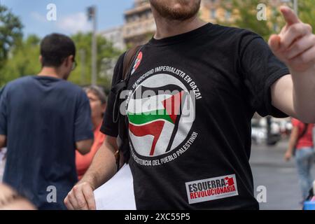 Barcelone, Espagne. 14 juin 2024. Les campeurs de Pla&#xe7;a Universitat tiennent une conférence de presse pour dénoncer l'expulsion par le conseil municipal de Barcelone cette nuit Los acampados en Plaza Universidad están haciendo una rueda de prensa en repulsa al desalojo por parte del Ayuntamiento de Barcelona esta madrugada. Actualités politique -Barcelone, Espagne vendredi 13 juin 2024 (photo par Eric Renom/LaPresse) crédit : LaPresse/Alamy Live News Banque D'Images