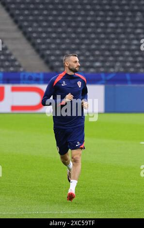 Berlin, Allemagne. 14 juin 2024. Marcelo Brozovic, de Croatie, en action lors de la séance d'entraînement ouverte de l'équipe nationale de Croatie avant le match de l'UEFA EURO 2024 contre l'Espagne à l'Olympiastadion de Berlin. Crédit : Oleksandr Prykhodko/Alamy Live News Banque D'Images