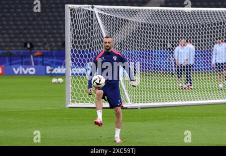 Berlin, Allemagne. 14 juin 2024. Marcelo Brozovic, de Croatie, en action lors de la séance d'entraînement ouverte de l'équipe nationale de Croatie avant le match de l'UEFA EURO 2024 contre l'Espagne à l'Olympiastadion de Berlin. Crédit : Oleksandr Prykhodko/Alamy Live News Banque D'Images