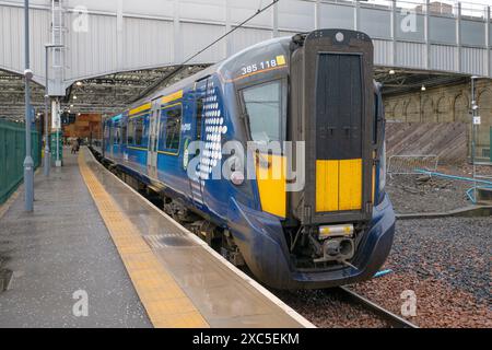 Un train Scotrail, classe 385 - numéro 118, à la gare de Waverley, Édimbourg, Écosse, Royaume-Uni. Banque D'Images