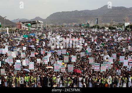 Manifestation Houthi contre les États-Unis et Israël à Sanaa Banque D'Images