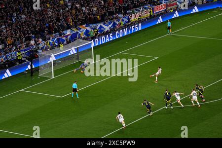 L'Allemand Kai Havertz marque le troisième but de son équipe depuis le point de penalty lors du match du groupe A De l'UEFA Euro 2024 au Munich Football Arena, en Allemagne. Date de la photo : vendredi 14 juin 2024. Banque D'Images