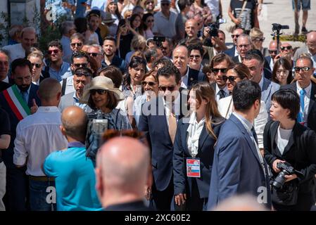 Alberobello, Italie. 14 juin 2024. La délégation a commencé à entrer dans le restaurant. Le dirigeant du sommet du Groupe des sept (G7) et d'autres dirigeants économiques et politiques importants se sont rendus à Alberobello pour déjeuner. Ils ont été accueillis par le maire d'Alberobello, Francesco de Carlo. (Crédit image : © Krisztian Elek/SOPA images via ZUMA Press Wire) USAGE ÉDITORIAL SEULEMENT! Non destiné à UN USAGE commercial ! Banque D'Images