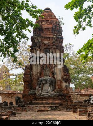 Une photo d'un prang au temple Wat Mahathat. Banque D'Images