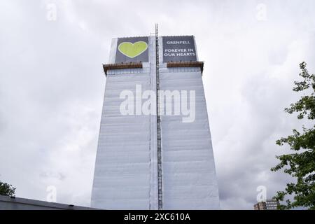 Londres, Royaume-Uni. 14 juin 2024. Grenfell Tower à l'occasion du septième anniversaire de la catastrophe. 72 personnes sont mortes lorsqu'un incendie a éclaté dans le bloc d'appartements à North Kensingon, West London en 2017. Crédit : SOPA images Limited/Alamy Live News Banque D'Images