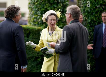 Photo du dossier datée du 29/07/23 de la Princesse Royale assistant à la Journée QIPCO King George à l'hippodrome d'Ascot, Berkshire. Veronica Cain, commode de la princesse royale, a reçu le barreau de l'ordre royal de Victoria (argent) pour son service à Anne dans la liste des honneurs d'anniversaire du roi. Date d'émission : vendredi 14 juin 2024. Banque D'Images