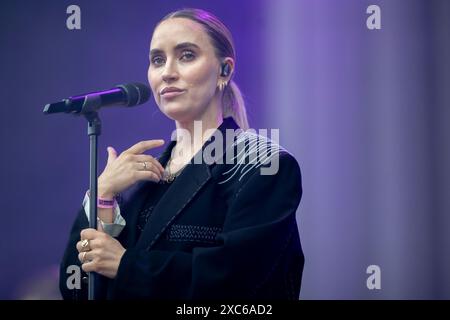 Oslo, Norvège 14 juin 2024 Ingrid Helene Havik de Highasakite se produit en direct sur la scène Sophie au Picnic in the Park Festival de Sofienbergen Park Oslo, Norvège crédit : Nigel Waldron/Alamy Live News Banque D'Images