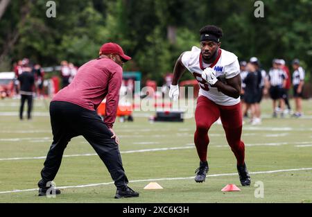 Davion Davis (84), receveur des commandants de Washington, effectuant des exercices de course à pied au mini camp au centre d'entraînement OrthoVirginia au Commanders Park à Ashburn, en Virginie, le 11 juin 2024 (Alyssa Howell pour image of Sport) Banque D'Images