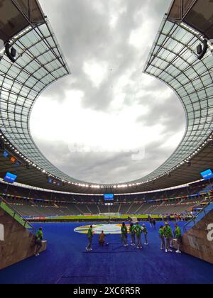 Berlin, Allemagne. 14 juin 2024. Vue panoramique de l'Olympiastadion de Berlin pendant la séance d'entraînement ouverte de l'équipe nationale de Croatie de football avant le match de l'UEFA EURO 2024 contre l'Espagne. Crédit : Oleksandr Prykhodko/Alamy Live News Banque D'Images