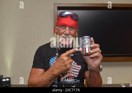 Hollywood, Floride, États-Unis. 13 juin 2024. Le lutteur du WWE Hall of Fame Hulk Hogan assiste au lancement de sa « vraie bière américaine » au Guitar Hotel du Seminole Hard Rock Hotel & Casino Hollywood le 13 juin 2024 à Hollywood, en Floride. Crédit : Mpi10/Media Punch/Alamy Live News Banque D'Images