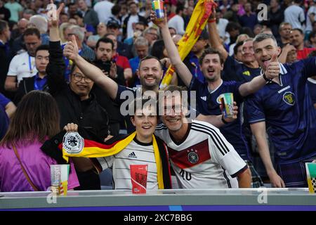 Munich, Allemagne. 14 juin 2024. Les fans de l'Allemagne sont vus avant le match de l'UEFA Euro 2024 Groupe A entre l'Allemagne et l'Écosse à Munich, Allemagne, le 14 juin 2024. Crédit : Peng Ziyang/Xinhua/Alamy Live News Banque D'Images