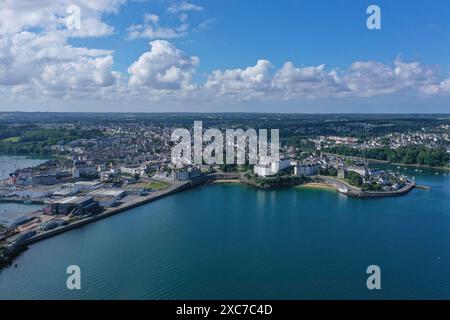 Vue aérienne Douarnenez avec port de pêche, département Finistère Penn Ar Bed, région Bretagne Breizh, France Banque D'Images