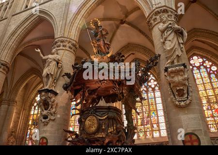 Bruxelles, Belgique ; 08 juin 2024 ; la chaire baroque de la nef de la cathédrale de la cathédrale de réunifiMichael et de la Gudula a été réalisée par le sculpteur anversois Hendr Banque D'Images