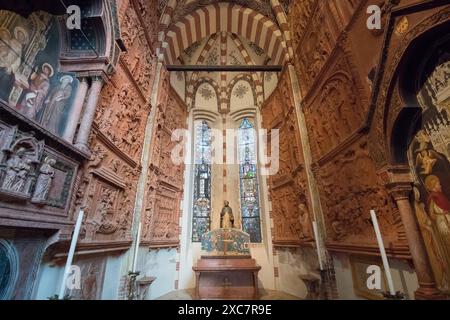 Monument sépulcral à Guillaume de Bibra du XV siècle, Martino da Verona fresque du XV siècle, Michele da Firenze panneaux en terre cuite avec la vie de C. Banque D'Images