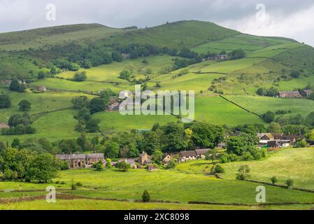 Birch Vale et Lantern Pike dans les collines du Peak District, Derbyshire, Angleterre. Banque D'Images