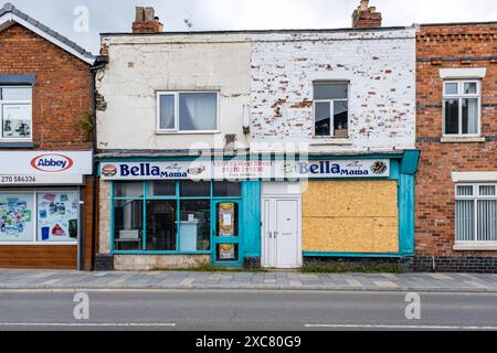 Fermé et embarqué sur Bella Mama Takeaway à Crewe Cheshire UK Banque D'Images