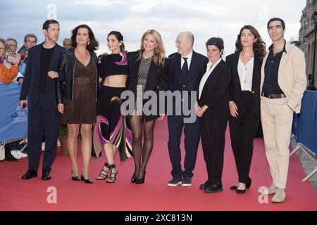 Cabourg, France. 14 juin 2024. Membres du jury, Melvil Poupaud, Pascale Pouzadoux, Clotilde Courau, Virginie Efira, Laurent Mauvignier, Marie Ange Luciani, Stephanie Di Giusto et David François Moreau défilent sur le tapis rouge lors du 38e Festival de Cabourg le 14 juin 2024 à Cabourg. Crédit : Bernard Menigault/Alamy Live News Banque D'Images