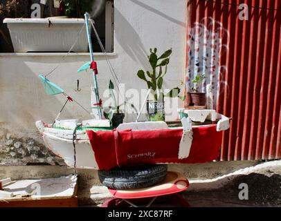 Le village de Mitilinii est situé au centre de l'île de Samos sur les contreforts orientaux de la montagne d'Ambelos - Art populaire Banque D'Images