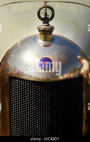 grille de radiateur morris cowley vintage, réservoir de tête et jauge de température earsham norfolk angleterre Banque D'Images