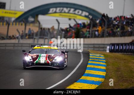 155 LAURSEN Johnny (dnk), LAURSEN Conrad (dnk), TAYLOR Jordan (usa), Spirit of Race, Ferrari 296 LMGT3 #155, LM GT3, action lors de l'échauffement des 24 heures du Mans 2024, 4ème manche du Championnat du monde d'Endurance FIA 2024, sur le circuit des 24 heures du Mans, le 15 juin 2024 au Mans, France Banque D'Images