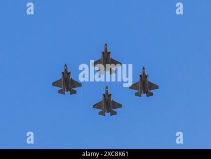 The Mall, Londres, Royaume-Uni. 15 juin 2024. F-35B Lightning jets de la RAF Marham volant dans le centre de Londres pour le Flypast d'anniversaire de sa Majesté le Roi. Crédit : Stuart Robertson/Alamy Live News Banque D'Images