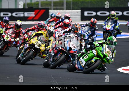 Misano Adriatico, Italie. 15 juin 2024. La course départ lors de Pirelli Emilia Romagna Round - Race 1, World Superbike - SBK course à Misano Adriatico, Italie, 15 juin 2024 crédit : Agence photo indépendante/Alamy Live News Banque D'Images