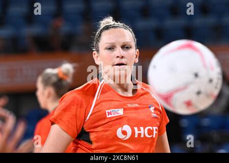 15 juin 2024 ; Ken Rosewall Arena, Sydney, NSW, Australie : Suncorp Super Netball, Giants versus Adelaide Thunderbirds ; JO Harten des Giants pendant l'échauffement Banque D'Images