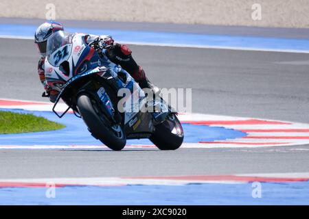 Misano Adriatico, Italie. 15 juin 2024. Garret Gerloff en action lors du Championnat du monde FIM Motul Superbike - Tissot Superpole course 1 de l'Emilia Romagna Round sur le circuit mondial Marco Simoncelli à Misano Adriatico le 15 juin 2024 à Misano Adriatico, Rimini, Italie. Crédit : Agence photo indépendante/Alamy Live News Banque D'Images