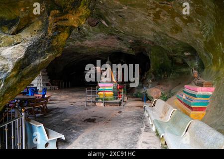 Wat Suwan Kuha (temple de la grotte) dans la province de Phang Nga en Thaïlande Banque D'Images