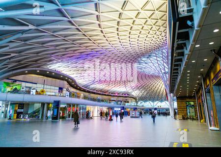 Intérieur du hall de la gare ferroviaire King's Cross, Londres, Angleterre Banque D'Images