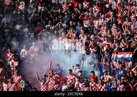 Berlin, Allemagne. 15 juin 2024. Soccer : Championnat d'Europe, Espagne - Croatie, tour préliminaire, groupe B, jour de match 1, Olympiastadion Berlin, Croatie fans dans les tribunes. Crédit : Sebastian Christoph Gollnow/dpa/Alamy Live News Banque D'Images
