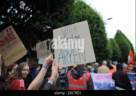 Lille, France. 15 juin 2024. Manifestation de rue en réaction à la situation politique en France, et contre le risque d’avoir une majorité d’extrême droite aux prochaines élections législatives. Lille, France, le 15 juin 2024. Photo Christophe forestier/ABACAPRESS. COM Credit : Abaca Press/Alamy Live News Banque D'Images