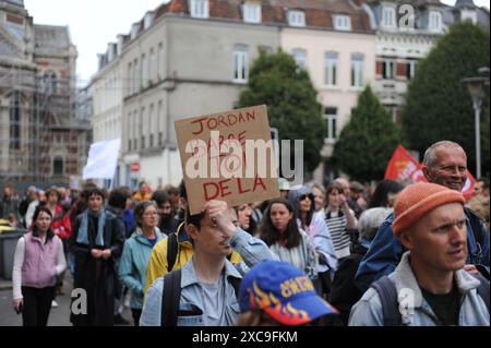 Lille, France. 15 juin 2024. Manifestation de rue en réaction à la situation politique en France, et contre le risque d’avoir une majorité d’extrême droite aux prochaines élections législatives. Lille, France, le 15 juin 2024. Photo Christophe forestier/ABACAPRESS. COM Credit : Abaca Press/Alamy Live News Banque D'Images