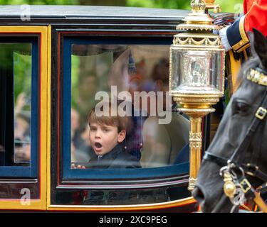 Londres, Royaume-Uni 15 juin 2024. La princesse Catherine, la princesse de Galles, est vue avec ses enfants en voyage à la cérémonie de la Trooping the Colour. Trooping the Colour a lieu chaque année pour célébrer l'anniversaire officiel du monarque. Cette année, c'était au tour des gardes irlandais de mettre leur couleur en couleur. Le cortège, vers et depuis Horse Guards Parade passe le long du Mall. Crédit : MartinJPalmer/Alamy Live News Banque D'Images