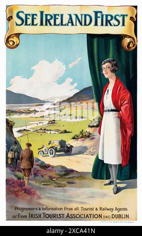 'See Ireland First', une peinture de Walter Till (1880-1930) utilisée sur une affiche publicitaire du milieu du XXe siècle par l'Irish Tourist Association. Banque D'Images