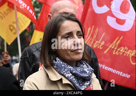 Paris, France. 15 juin 2024. Julien Mattia/le Pictorium - manifestation contre l'extrême droite - 15/06/2024 - France/Ile-de-France (région)/Paris - Sophie Binet (g.), Secrétaire générale de la CGT, lors de la manifestation parisienne contre l'extrême droite et de la possibilité d'un rassemblement national à Matignon. Crédit : LE PICTORIUM/Alamy Live News Banque D'Images