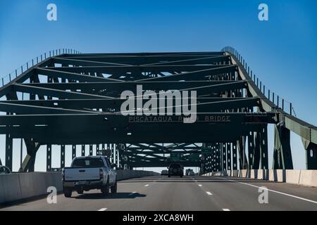 Maine, États-Unis - 28 octobre 2023 : entrée sur le pont de la rivière Piscataqua, voyage le long de l'Interstate 95 de l'État du Maine à l'État de New Ham Banque D'Images