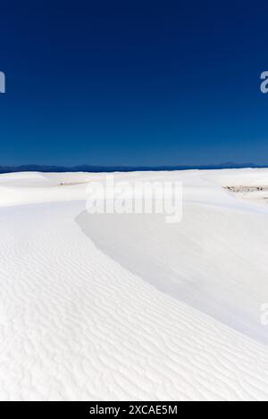 Dunes de sable blanc de l'Alkali Flat au White Sands National Park, Nouveau-Mexique, États-Unis Banque D'Images