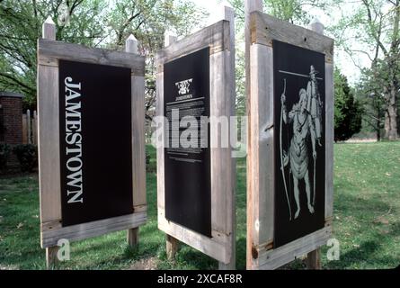 Jamestown, va États-Unis 9/1993. Jamestown a été la première colonie réussie d'Angleterre en Virginie ; elle est arrivée à leur emplacement choisi sur la rivière James le 13 mai 1607, où trois navires, le Susan constant, Godspeed et Discovery, affrété par la Virginia Company de Londres pour y installer leurs 104 passagers (dont un mort pendant le voyage) et un complément de 39 militaires-tous les 143 étaient des hommes. Banque D'Images