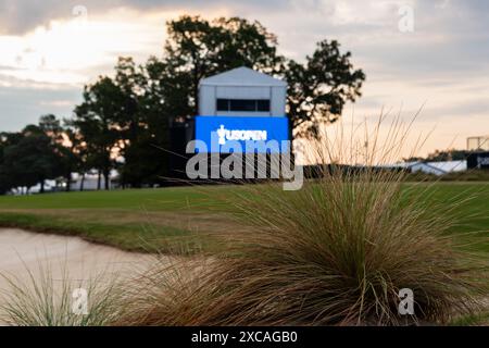 Pinehurst, Caroline du Nord, États-Unis. 15 juin 2024. Des nuages épais ont été accueillis le matin avant la troisième manche de samedi pour le 124e US Open, le 15 juin 2024, au Pinehurst Resort & Country Club (parcours n°2) à Pinehurst, Caroline du Nord. (Crédit image : © Timothy L. Hale/ZUMA Press Wire) USAGE ÉDITORIAL SEULEMENT! Non destiné à UN USAGE commercial ! Crédit : ZUMA Press, Inc/Alamy Live News Banque D'Images