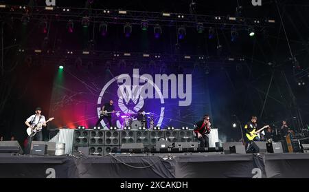 Leicestershire, Royaume-Uni. Samedi 15 juin 2024. While She Sleeps se produit sur la scène Opus au Download Festival de 2024 à Donington Park. Crédit : Jon Harris/Alamy Live News Banque D'Images