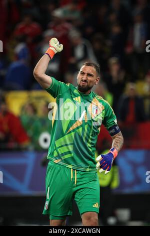 Dortmund, UEFA Euro 2024 Groupe B match entre l'Italie et l'Albanie à Dortmund. 15 juin 2024. Gianluigi Donnarumma, gardien de but italien, célèbre sa victoire lors du match du Groupe B de l'UEFA Euro 2024 entre l'Italie et l'Albanie à Dortmund, en Allemagne, le 15 juin 2024. Crédit : Pan Yulong/Xinhua/Alamy Live News Banque D'Images