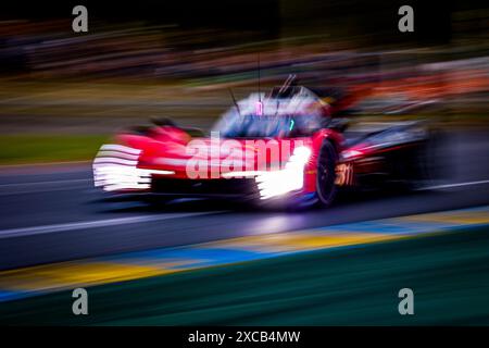 311 DERANI Luis Felipe (soutien-gorge), AITKEN Jack (gbr), DRUGOVICH Felipe (soutien-gorge), Whelen Cadillac Racing, Cadillac V-Series. R #311, Hypercar, action lors des 24 heures du Mans 2024, 4ème manche du Championnat du monde FIA d'Endurance 2024, sur le circuit des 24 heures du Mans, du 15 au 16 juin 2024 au Mans, France - photo Paulo Maria / DPPI Banque D'Images