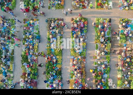 25 janvier 2024 : scène d'un marché rural dans la ville de VI Thanh, province d'an Giang, Vietnam Banque D'Images