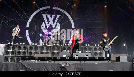 Leicestershire, Royaume-Uni. Samedi 15 juin 2024. While She Sleeps se produit sur la scène Opus au Download Festival de 2024 à Donington Park. Crédit : Jon Harris/Alamy Live News Banque D'Images